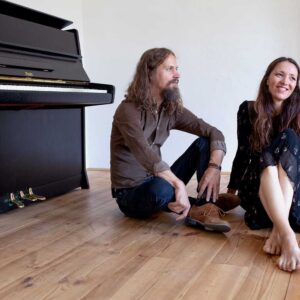 9.30 a 11.00 Sarah & The Adams / Studio Itaka (s dětmi od 0 do 3 let)