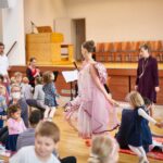 9.30 a 11.00  Filharmoniště s baletkou Annou Homola / Gröbova vila (s dětmi od 0 do 3 let)